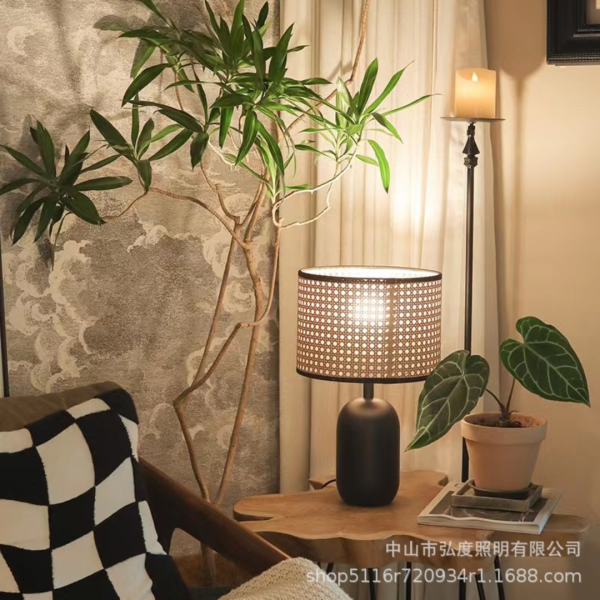 Đèn bàn đan tre cổ điển decor không gian phòng khách