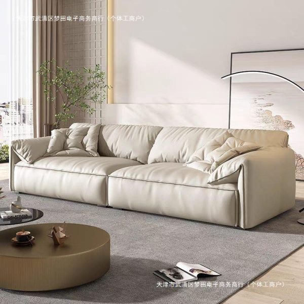 Ghế sofa đôi da lộn là nơi thư giãn của cả gia đình